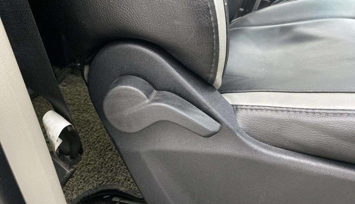 2018 Mahindra MARAZZO M2 7STR, Diesel, Manual, 77,263 km, Driver Side Adjustment Panel