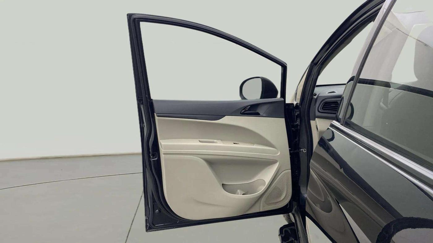 2018 Mahindra MARAZZO M2 7STR, Diesel, Manual, 77,263 km, LHS Front Door
