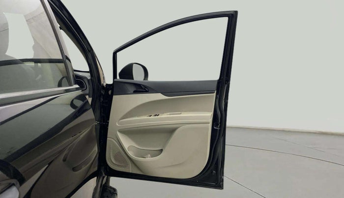 2018 Mahindra MARAZZO M2 7STR, Diesel, Manual, 77,263 km, RHS Front Door
