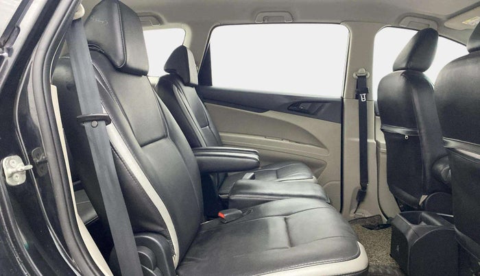 2018 Mahindra MARAZZO M2 7STR, Diesel, Manual, 77,263 km, Right Side Rear Door Cabin