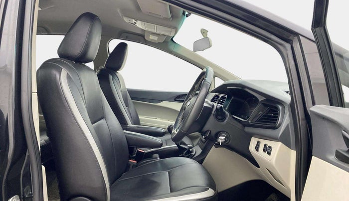 2018 Mahindra MARAZZO M2 7STR, Diesel, Manual, 77,263 km, Right Side Front Door Cabin