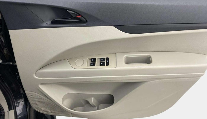 2018 Mahindra MARAZZO M2 7STR, Diesel, Manual, 77,263 km, Driver Side Door Panels Control