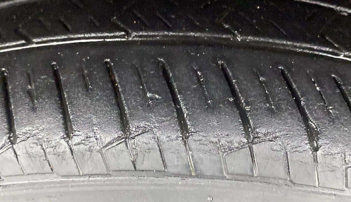 2021 Hyundai NEW I20 ASTA 1.2 MT, Petrol, Manual, 25,825 km, Left Front Tyre Tread