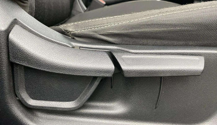 2021 Hyundai NEW I20 ASTA 1.2 MT, Petrol, Manual, 25,825 km, Driver Side Adjustment Panel