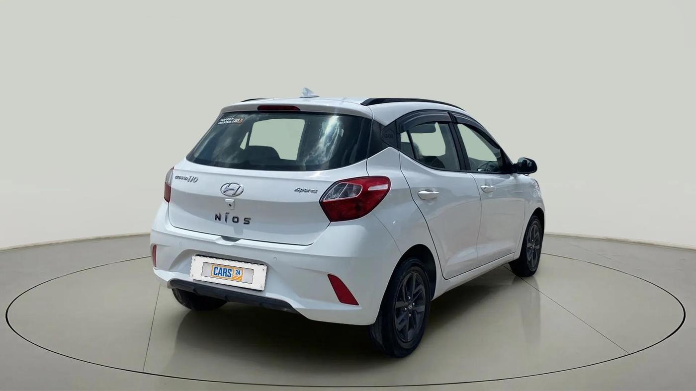 2021 Hyundai GRAND I10 NIOS SPORTZ 1.2 KAPPA VTVT, Petrol, Manual, 38,600 km, Right Back Diagonal