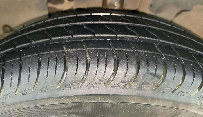 2021 Renault Kwid RXT 1.0 (O), Petrol, Manual, 46,310 km, Left Front Tyre Tread