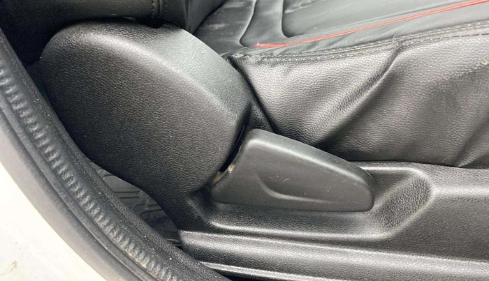 2021 Renault Kwid RXT 1.0 (O), Petrol, Manual, 46,310 km, Driver Side Adjustment Panel