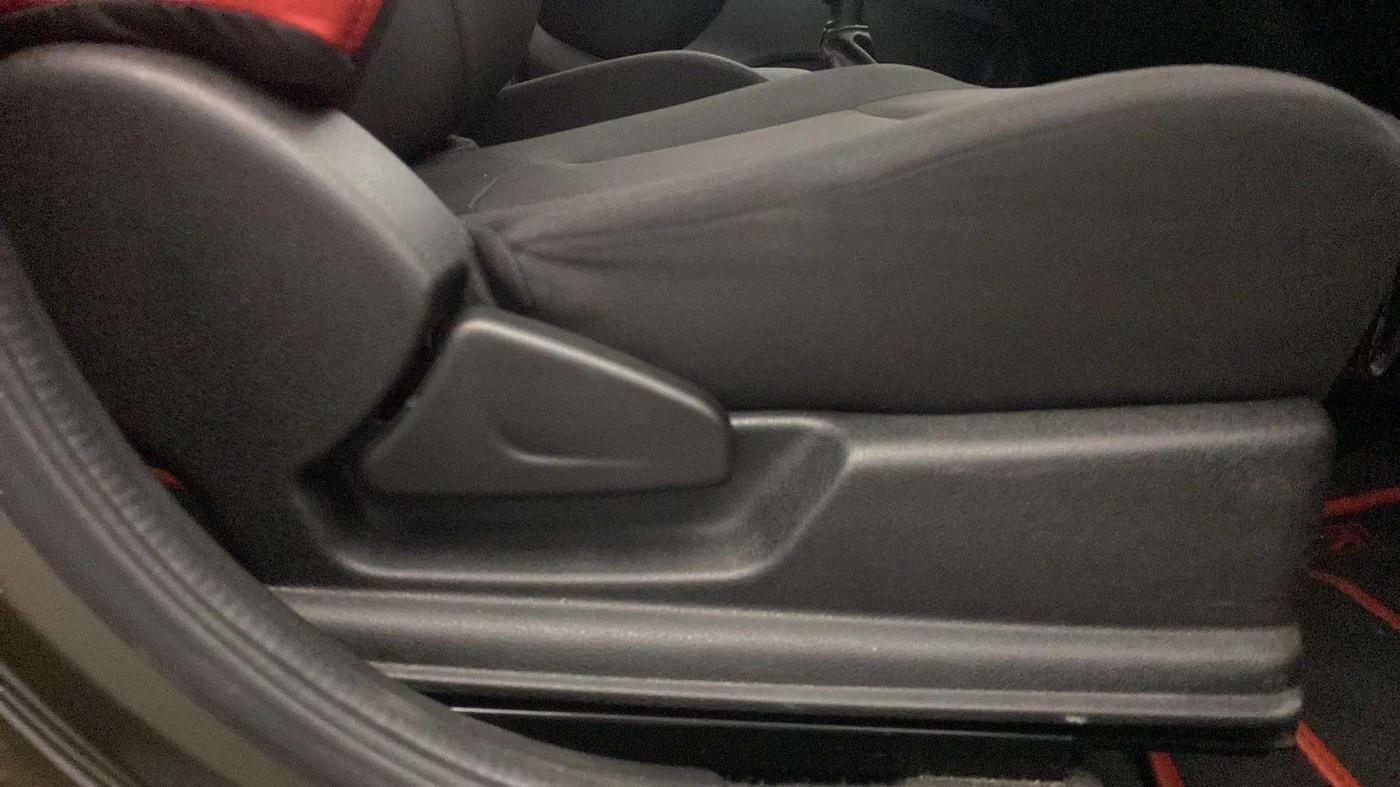 2022 Renault Kwid RXT 1.0, Petrol, Manual, 15,246 km, Driver Side Adjustment Panel