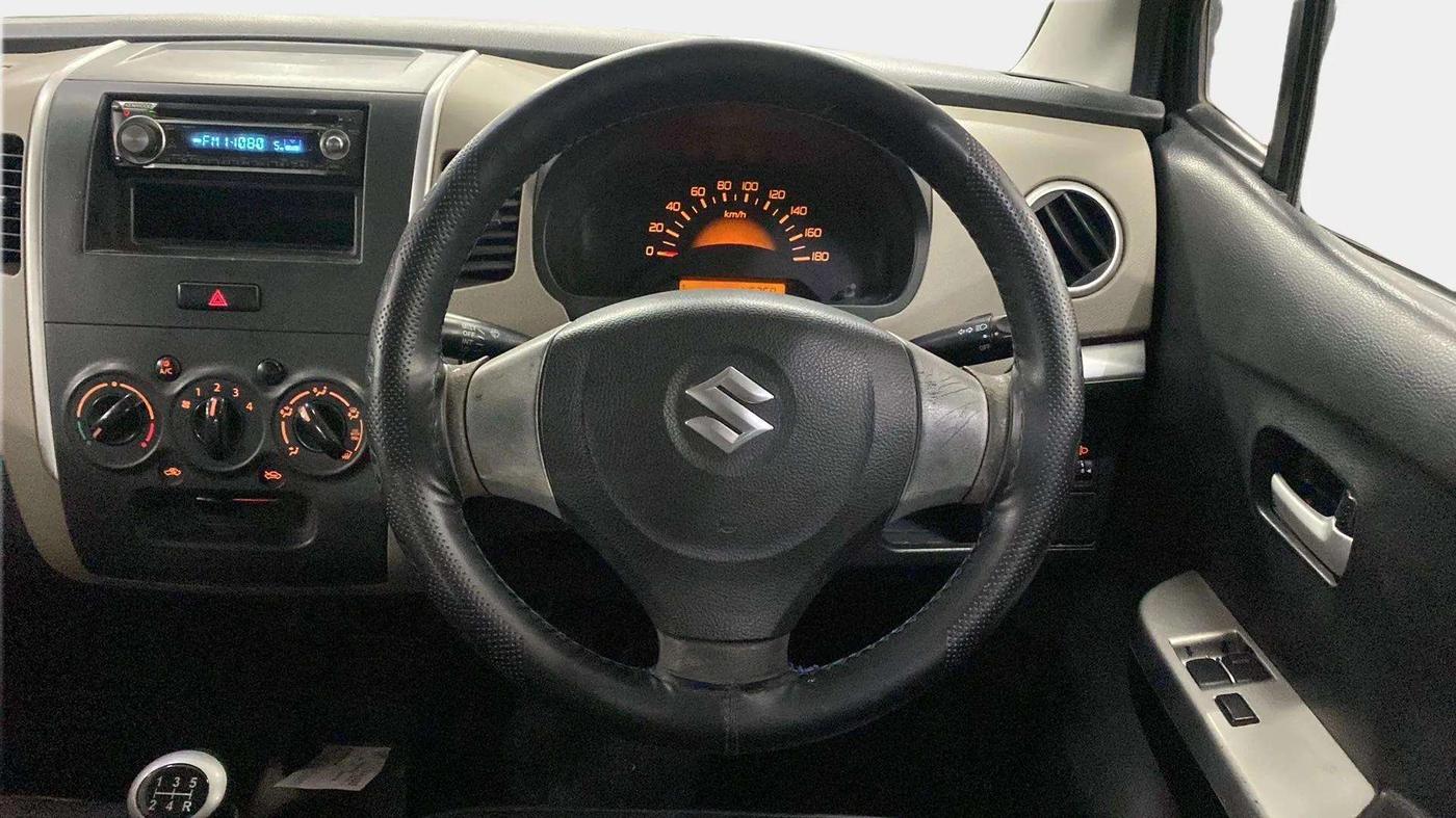 2013 Maruti Wagon R 1.0 LXI, Petrol, Manual, 46,355 km, Steering Wheel Close Up