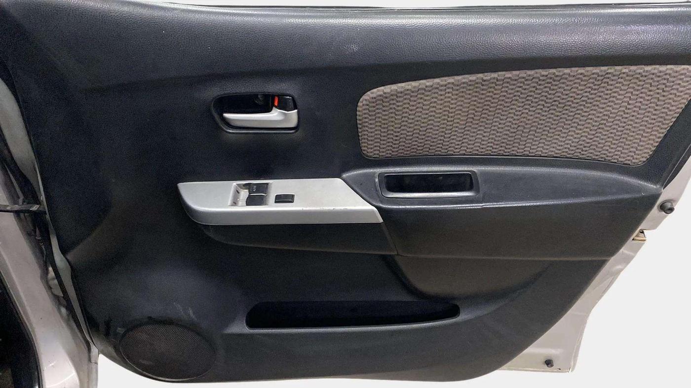 2013 Maruti Wagon R 1.0 LXI, Petrol, Manual, 46,355 km, Driver Side Door Panels Control