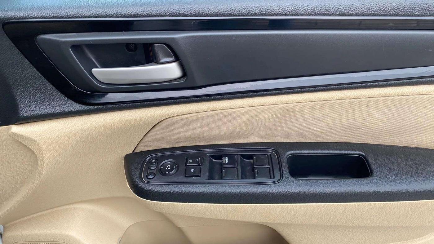 2018 Honda Amaze 1.5L I-DTEC V, Diesel, Manual, 34,111 km, Driver Side Door Panels Control