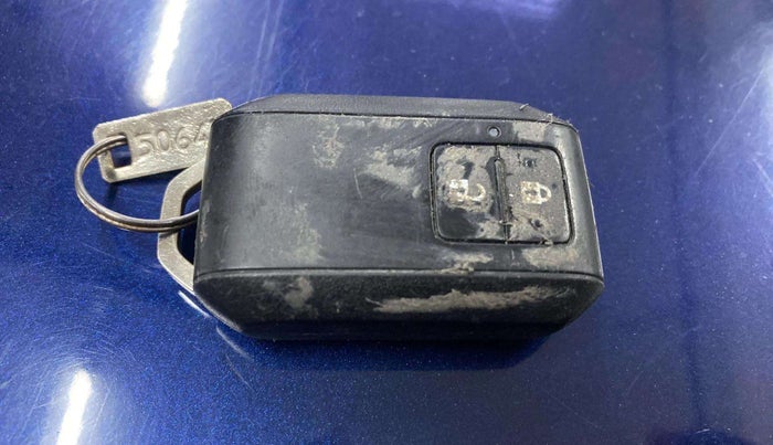 2021 Toyota Glanza G, Petrol, Manual, 48,867 km, Key Close Up