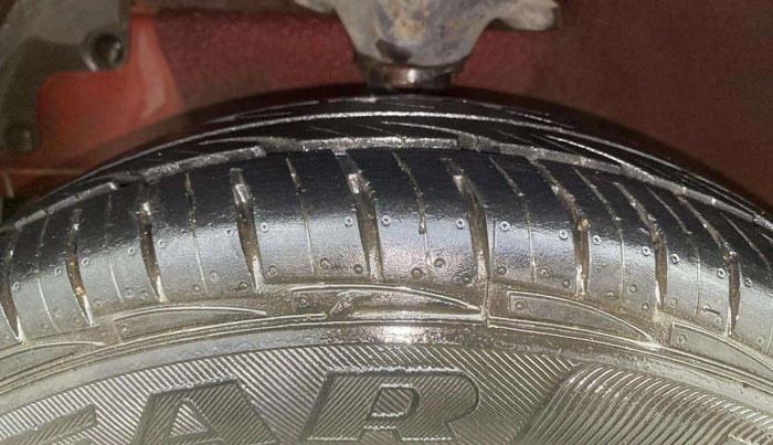2013 Hyundai Eon D-LITE+, Petrol, Manual, 24,288 km, Left Front Tyre Tread