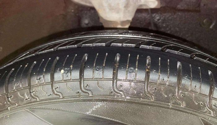 2013 Hyundai Eon D-LITE+, Petrol, Manual, 24,288 km, Right Front Tyre Tread