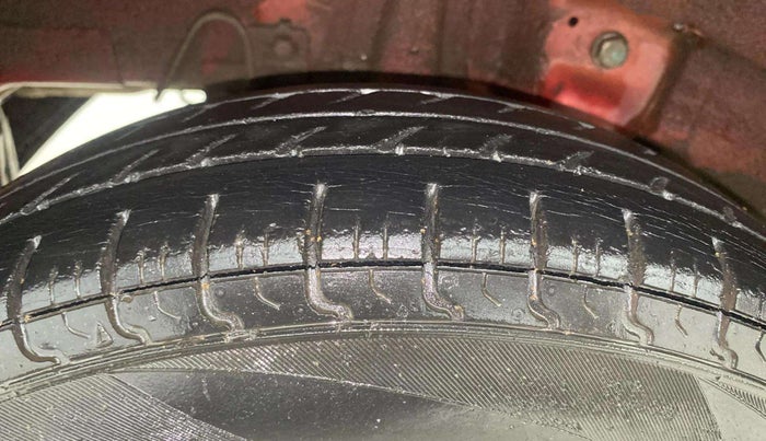 2013 Hyundai Eon D-LITE+, Petrol, Manual, 24,288 km, Right Rear Tyre Tread