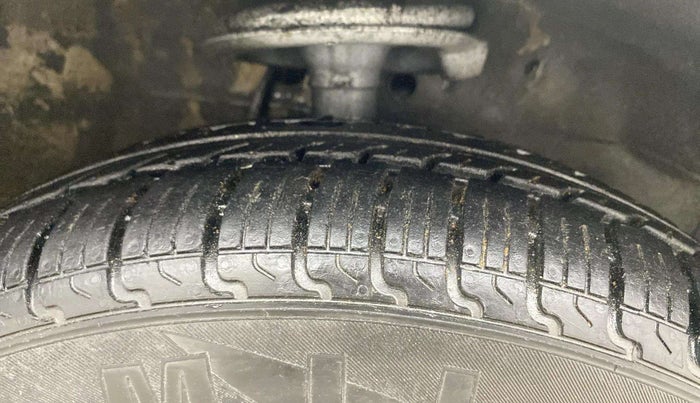 2013 Maruti Ritz VDI, Diesel, Manual, 1,08,242 km, Right Front Tyre Tread