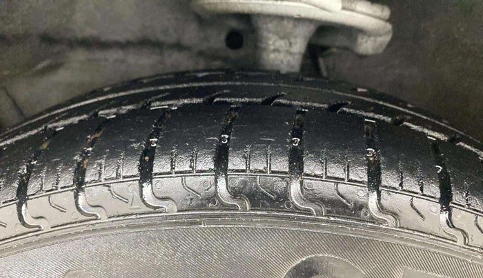 2013 Maruti Ritz VDI, Diesel, Manual, 1,08,242 km, Left Front Tyre Tread