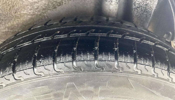 2013 Maruti Ritz VDI, Diesel, Manual, 1,08,242 km, Left Rear Tyre Tread