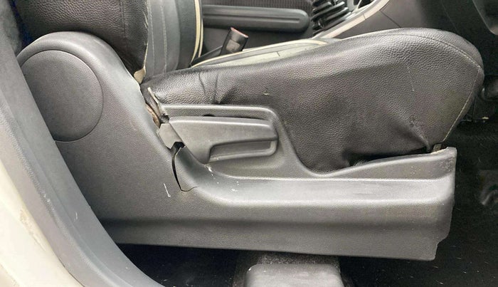 2013 Maruti Ritz VDI, Diesel, Manual, 1,08,242 km, Driver Side Adjustment Panel