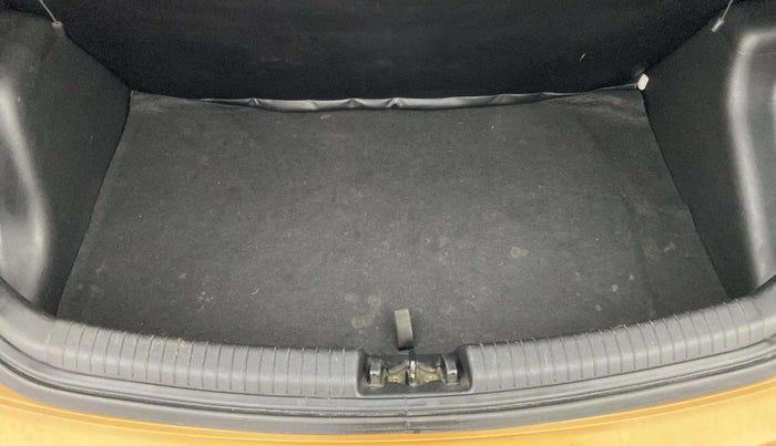 2015 Hyundai Grand i10 ASTA AT 1.2 KAPPA VTVT, Petrol, Automatic, 69,061 km, Boot Inside