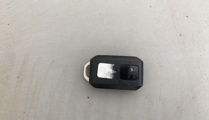 2020 Maruti Baleno ZETA PETROL 1.2, Petrol, Manual, 67,248 km, Key Close Up