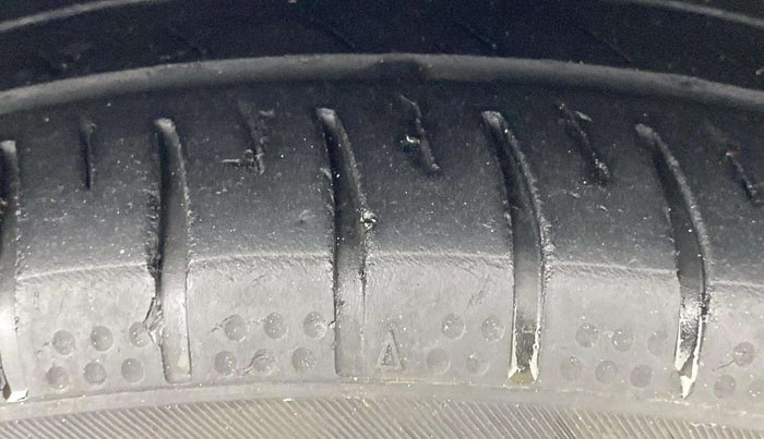 2017 Hyundai Verna 1.6 VTVT SX (O) AT, Petrol, Automatic, 1,36,392 km, Right Front Tyre Tread