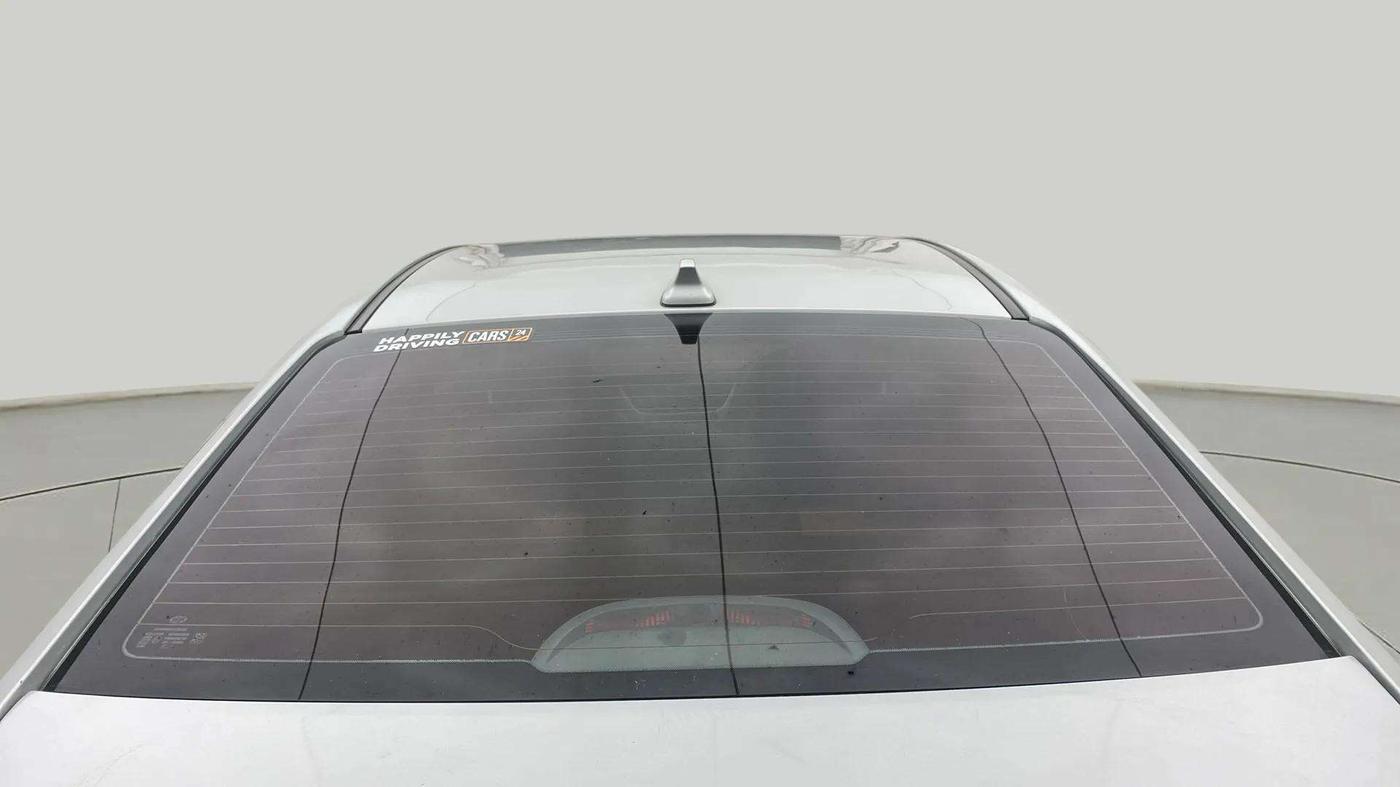 2017 Hyundai Verna 1.6 VTVT SX (O) AT, Petrol, Automatic, 1,36,504 km, Rear Windshield