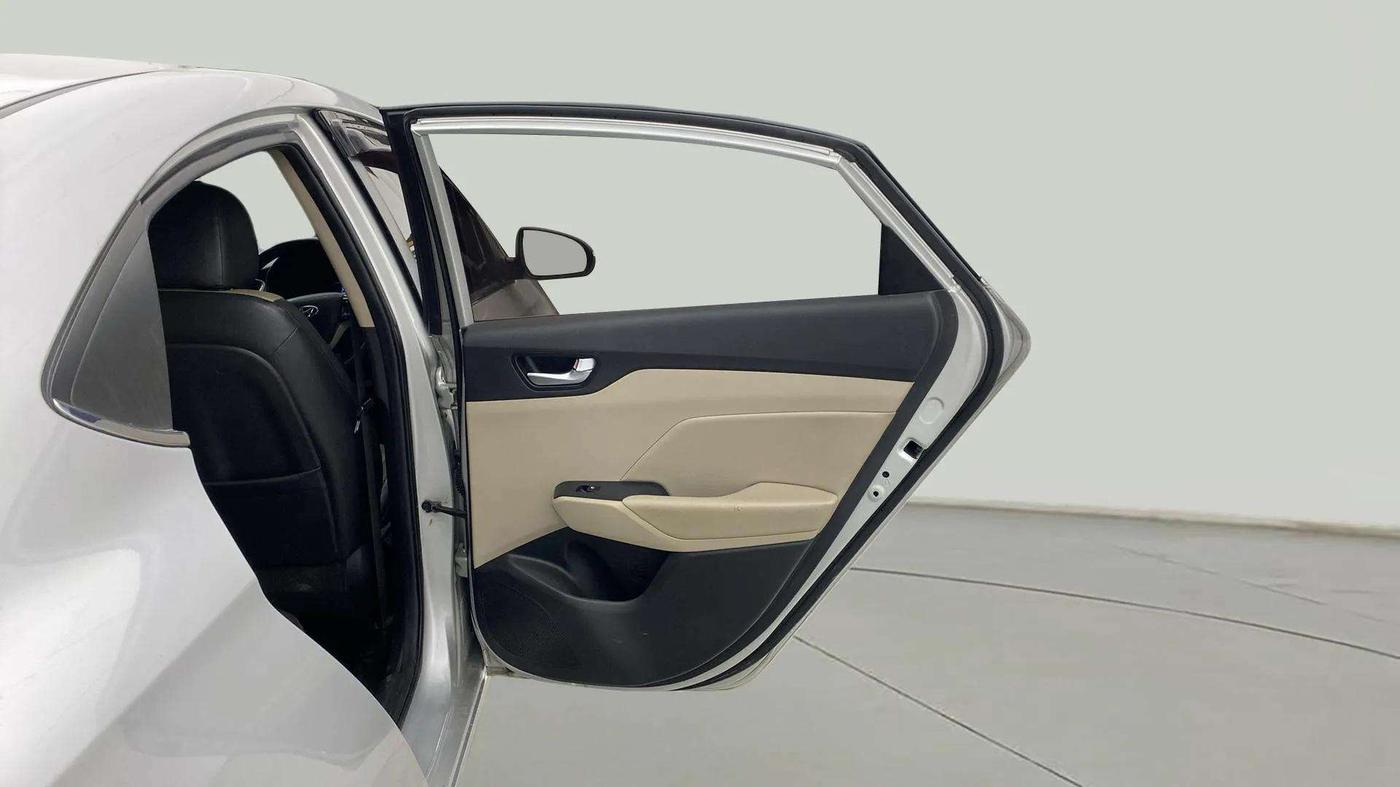 2017 Hyundai Verna 1.6 VTVT SX (O) AT, Petrol, Automatic, 1,36,504 km, RHS Rear Door