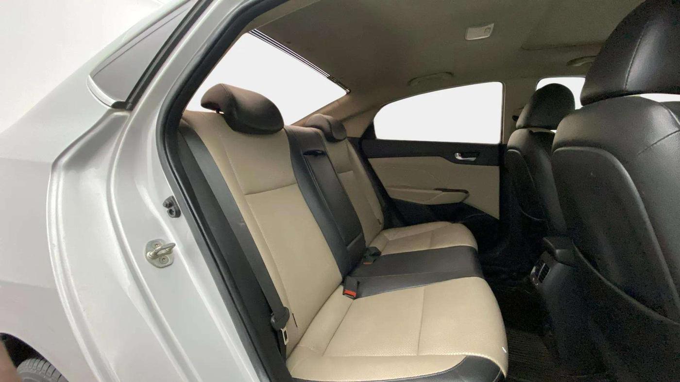 2017 Hyundai Verna 1.6 VTVT SX (O) AT, Petrol, Automatic, 1,36,504 km, Right Side Rear Door Cabin
