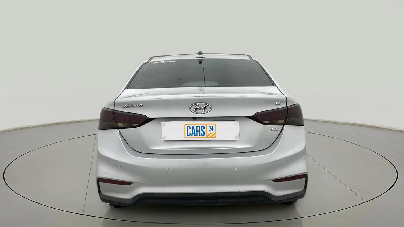 2017 Hyundai Verna 1.6 VTVT SX (O) AT, Petrol, Automatic, 1,36,504 km, Back/Rear