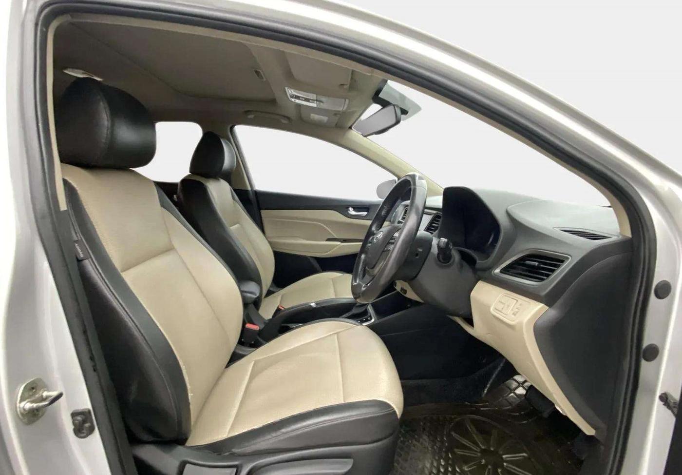 2017 Hyundai Verna 1.6 VTVT SX (O) AT, Petrol, Automatic, 1,36,504 km, Right Side Front Door Cabin