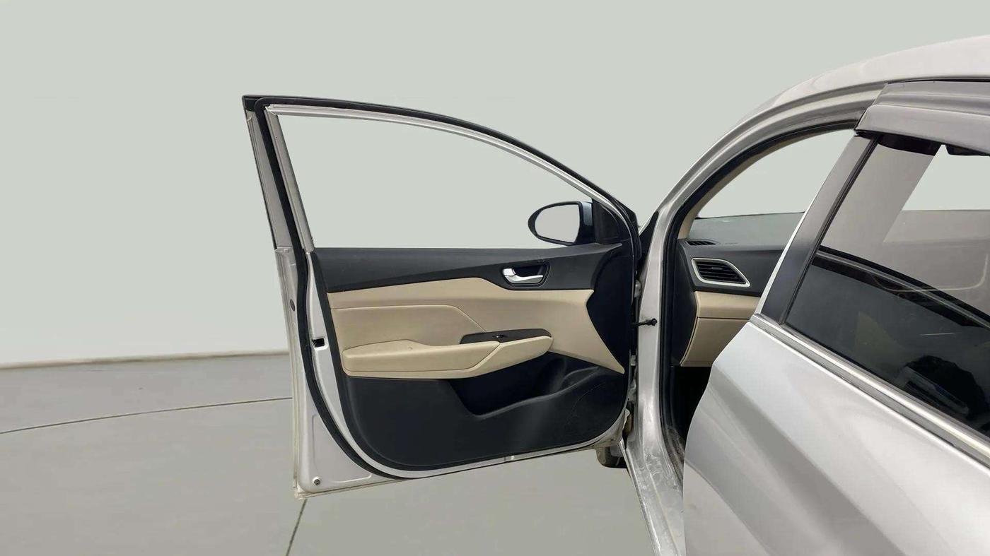 2017 Hyundai Verna 1.6 VTVT SX (O) AT, Petrol, Automatic, 1,36,504 km, LHS Front Door