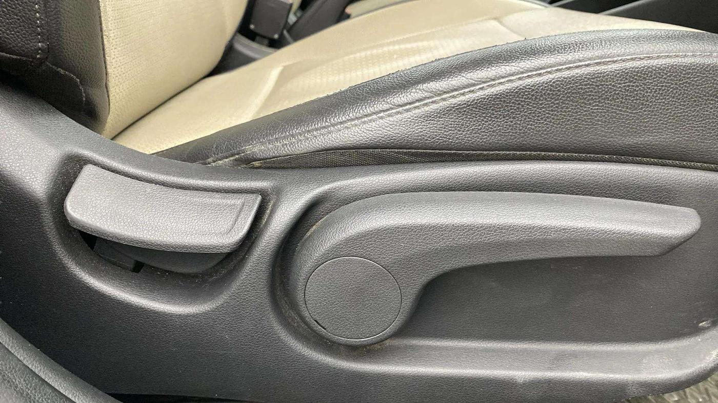 2017 Hyundai Verna 1.6 VTVT SX (O) AT, Petrol, Automatic, 1,36,504 km, Driver Side Adjustment Panel