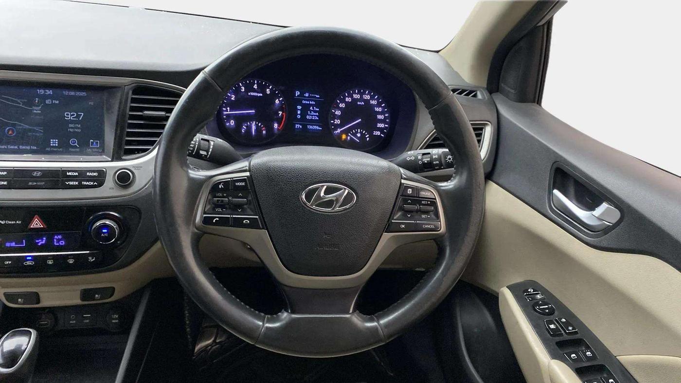2017 Hyundai Verna 1.6 VTVT SX (O) AT, Petrol, Automatic, 1,36,504 km, Steering Wheel Close Up