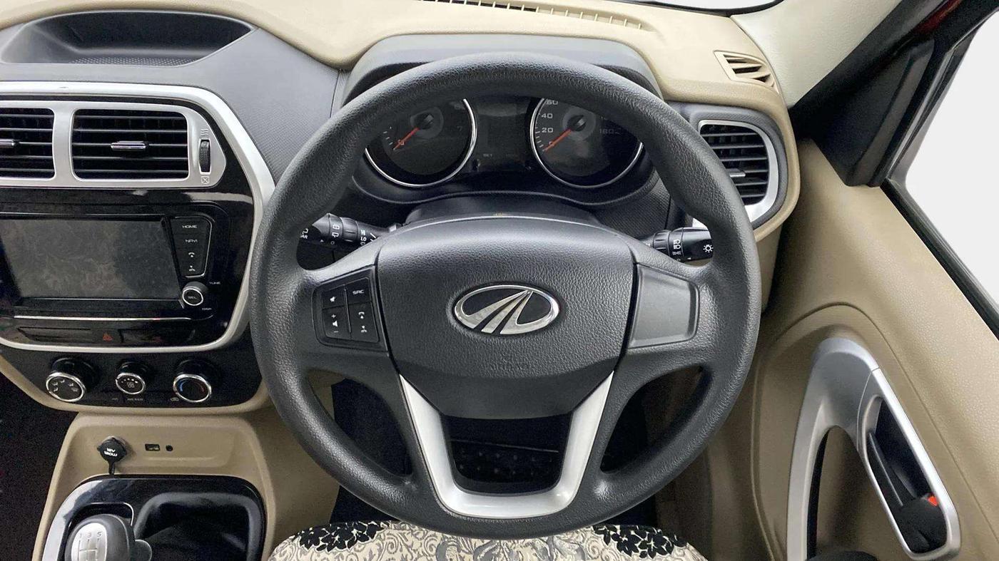 2017 Mahindra TUV300 T10, Diesel, Manual, 56,653 km, Steering Wheel Close Up