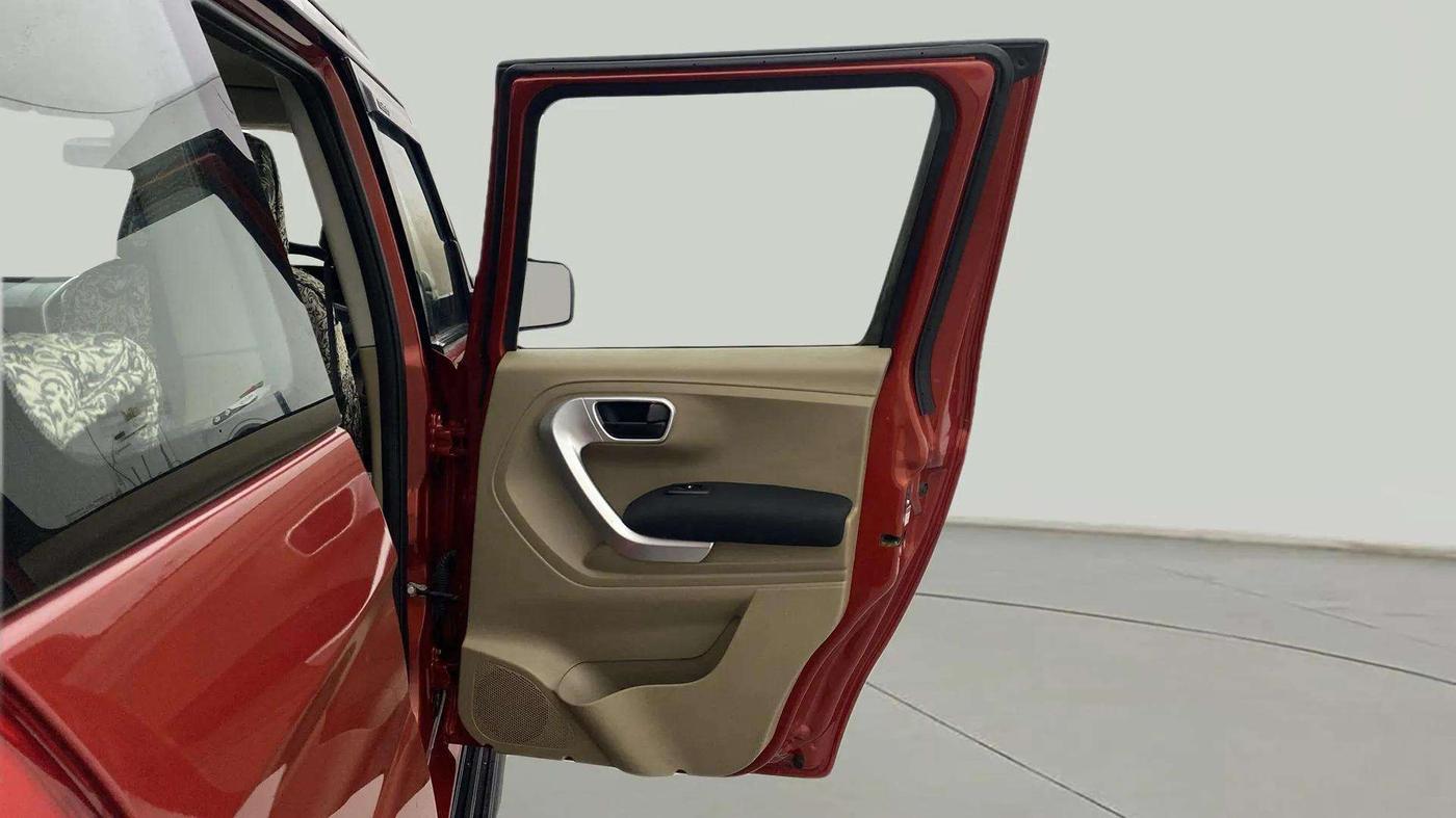 2017 Mahindra TUV300 T10, Diesel, Manual, 56,653 km, RHS Rear Door