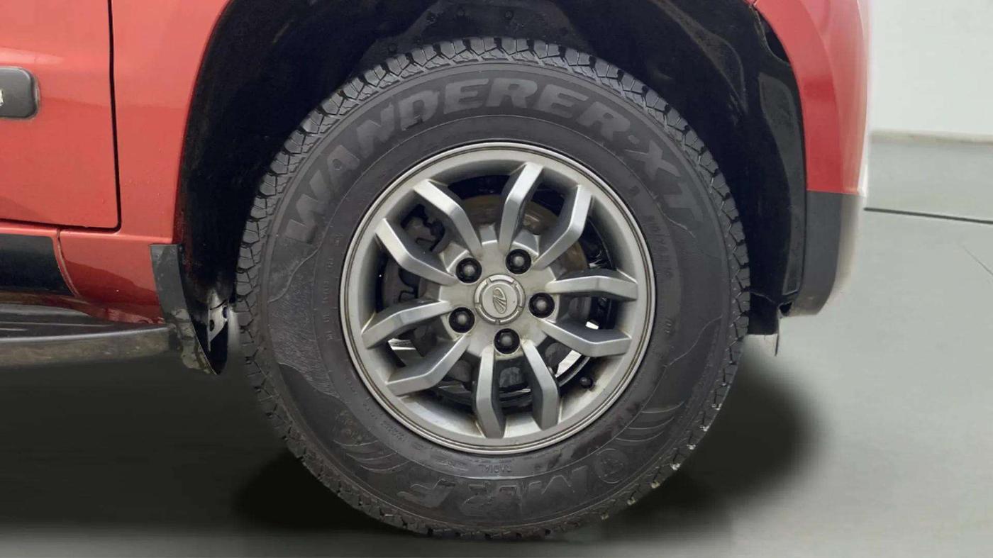 2017 Mahindra TUV300 T10, Diesel, Manual, 56,653 km, Right Front Wheel