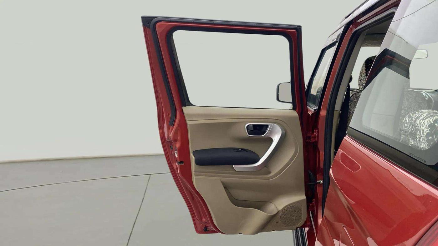 2017 Mahindra TUV300 T10, Diesel, Manual, 56,653 km, LHS Rear Door