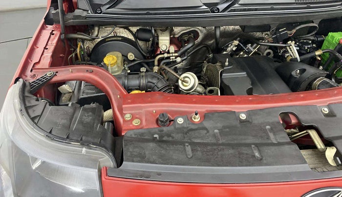 2017 Mahindra TUV300 T10, Diesel, Manual, 56,653 km, Engine View - Right