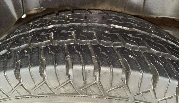 2017 Mahindra TUV300 T10, Diesel, Manual, 56,653 km, Right Rear Tyre Tread