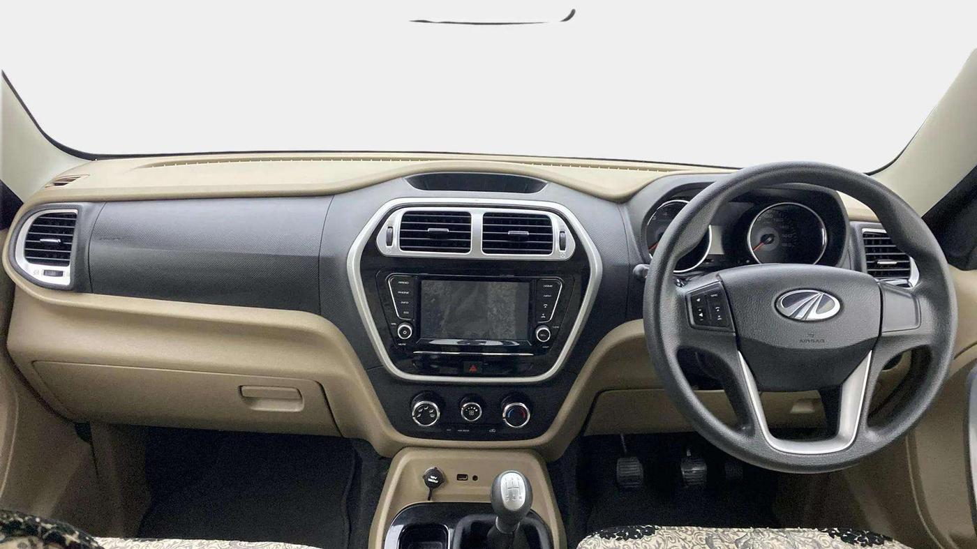 2017 Mahindra TUV300 T10, Diesel, Manual, 56,653 km, Dashboard