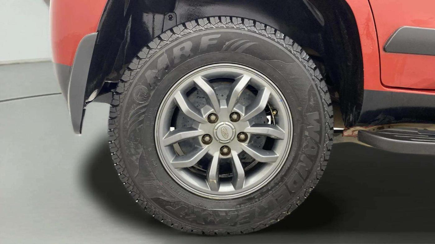 2017 Mahindra TUV300 T10, Diesel, Manual, 56,653 km, Right Rear Wheel