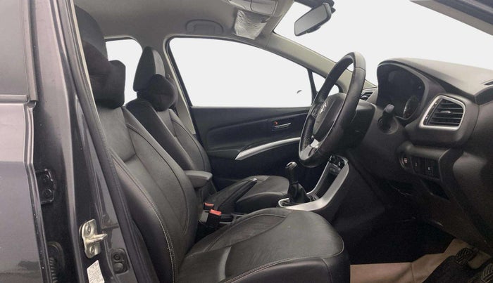 2022 Maruti S Cross ALPHA 1.5, Petrol, Manual, 33,224 km, Right Side Front Door Cabin
