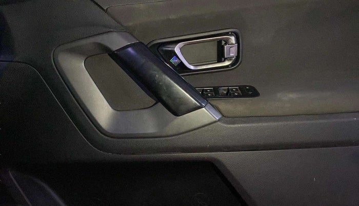 2019 Tata Harrier XT 2.0L KRYOTEC DARK EDITION, Diesel, Manual, 86,754 km, Driver Side Door Panels Control