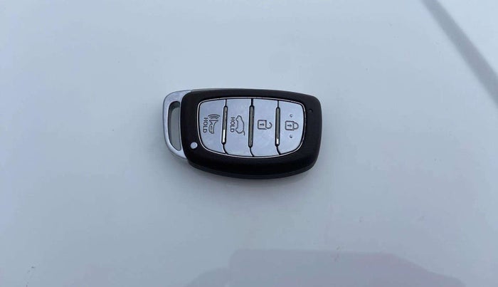 2022 Hyundai NEW I20 ASTA (O) 1.2 AT, Petrol, Automatic, 22,478 km, Key Close Up