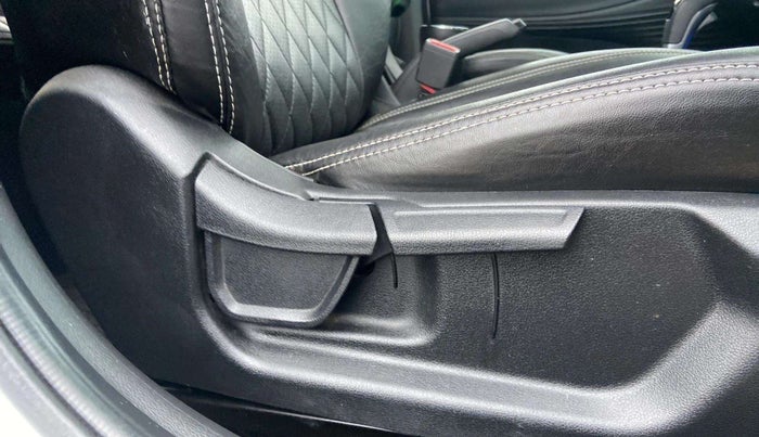 2022 Hyundai NEW I20 ASTA (O) 1.2 AT, Petrol, Automatic, 22,478 km, Driver Side Adjustment Panel