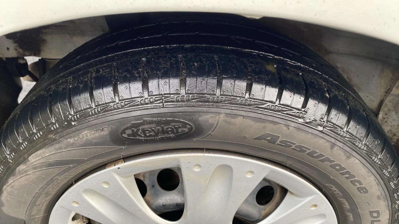 2015 Honda Brio S MT, Petrol, Manual, 57,196 km, Right Rear Tyre Tread