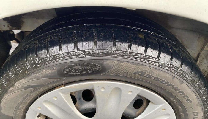 2015 Honda Brio S MT, Petrol, Manual, 57,196 km, Right Rear Tyre Tread