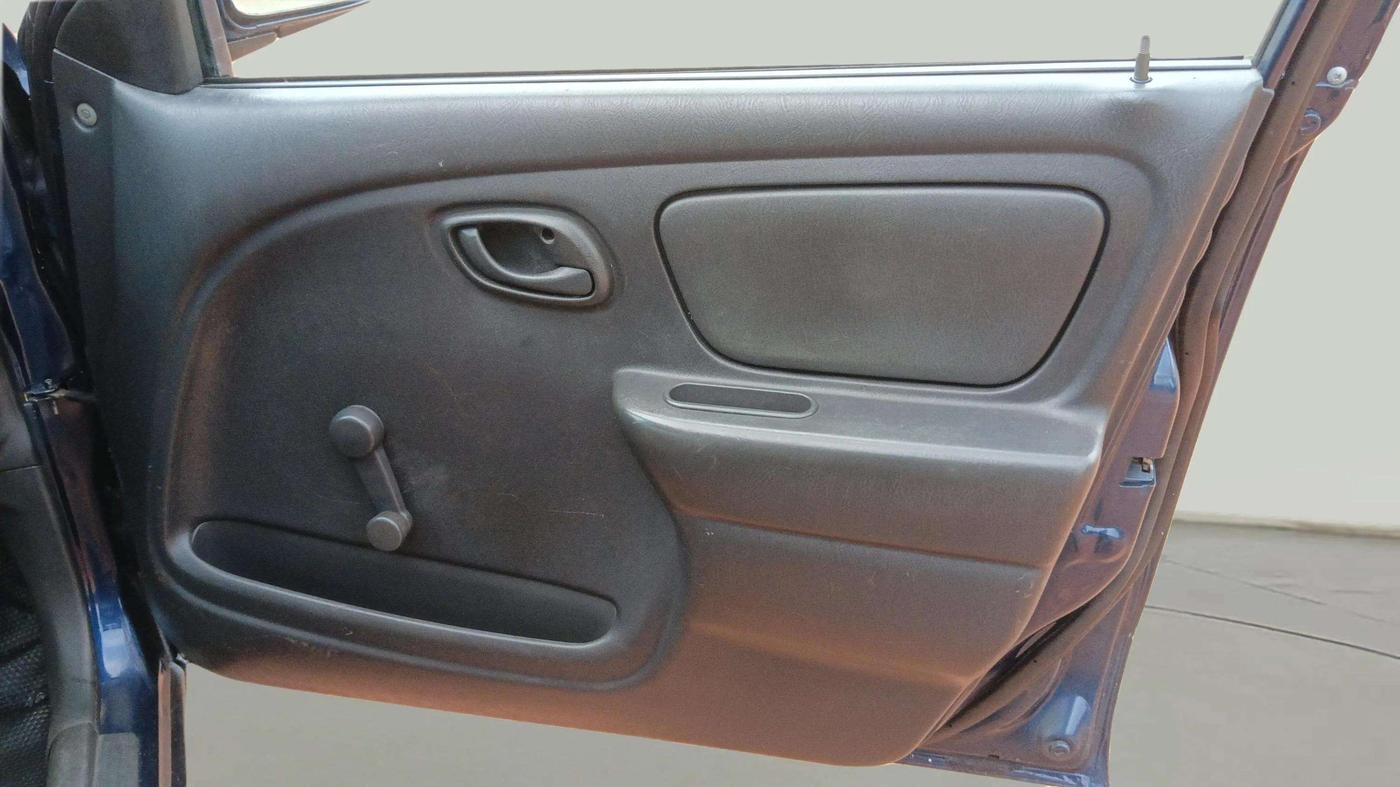 2011 Maruti Alto LXI, Petrol, Manual, 1,03,220 km, Driver Side Door Panels Control