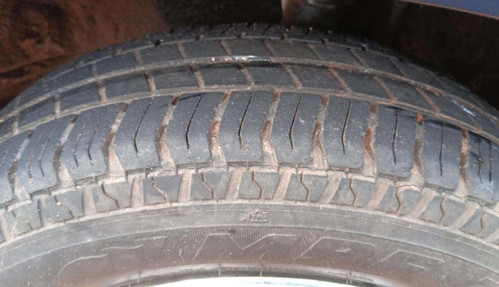 2011 Maruti Alto LXI, Petrol, Manual, 1,03,220 km, Left Front Tyre Tread
